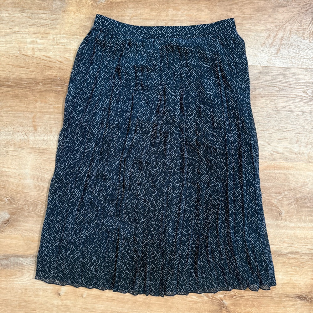 XS Abercrombie Navy Polka Dot Pleated Skirt